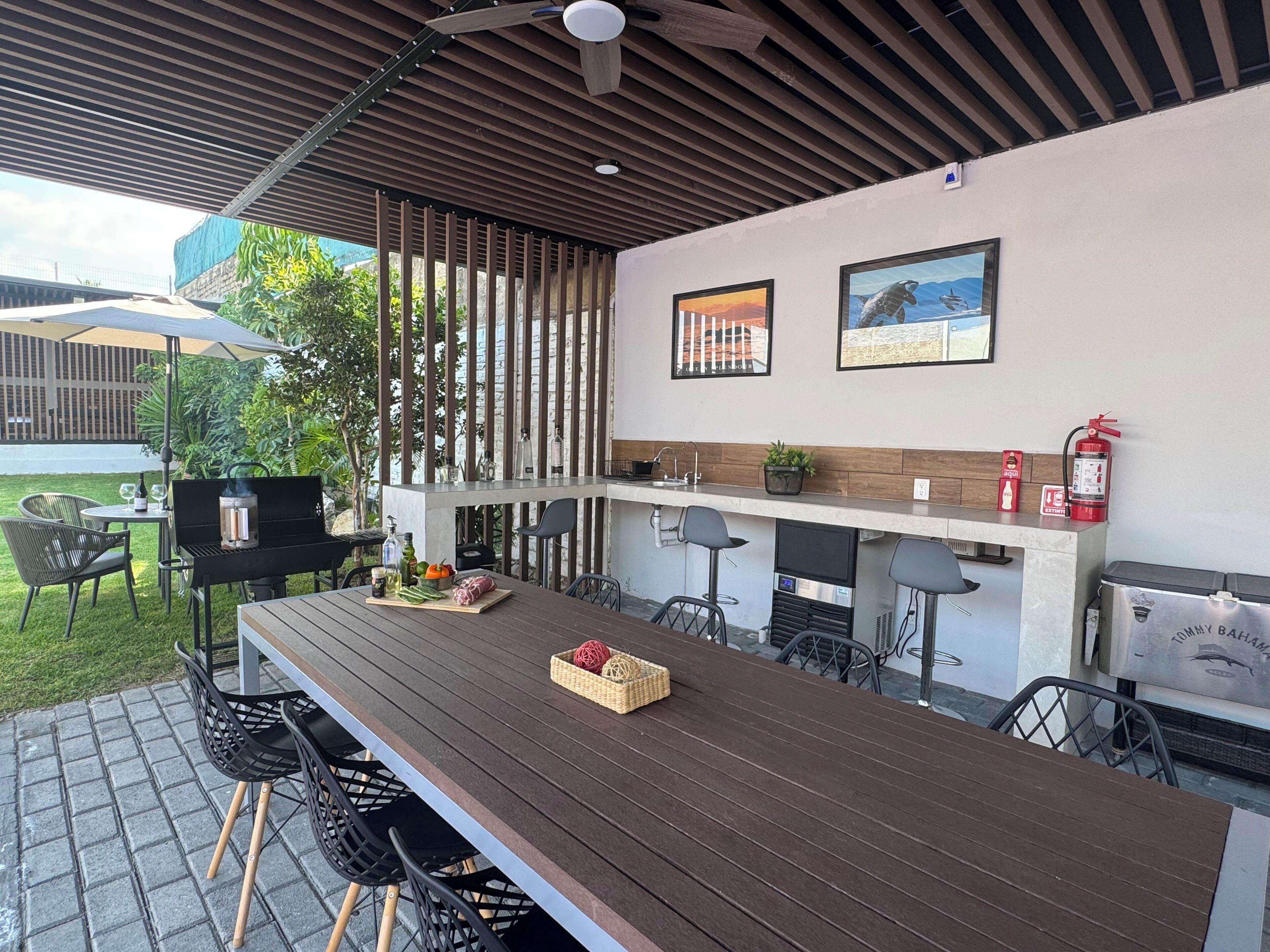 Outdoor dining