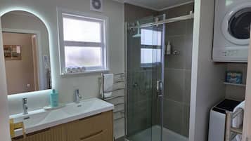 Shower, hair dryer, towels, shampoo