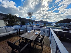 Outdoor dining - Comfy Haven in the Heart of Picton (Picton)
