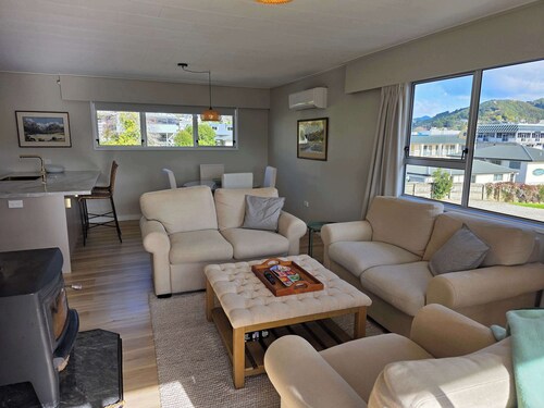 Comfy Haven in the Heart of Picton