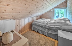 Bed - Nice home in Skare with house a mountain view (Skare)