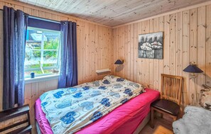 Room - Nice home in Skare with house a mountain view (Skare)