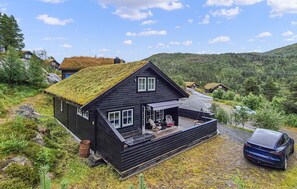 Exterior - Nice home in Skare with house a mountain view (Skare)