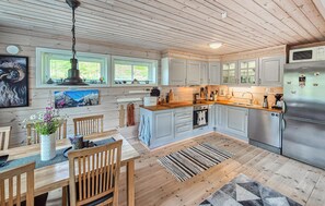 Private kitchen - Nice home in Skare with house a mountain view (Skare)