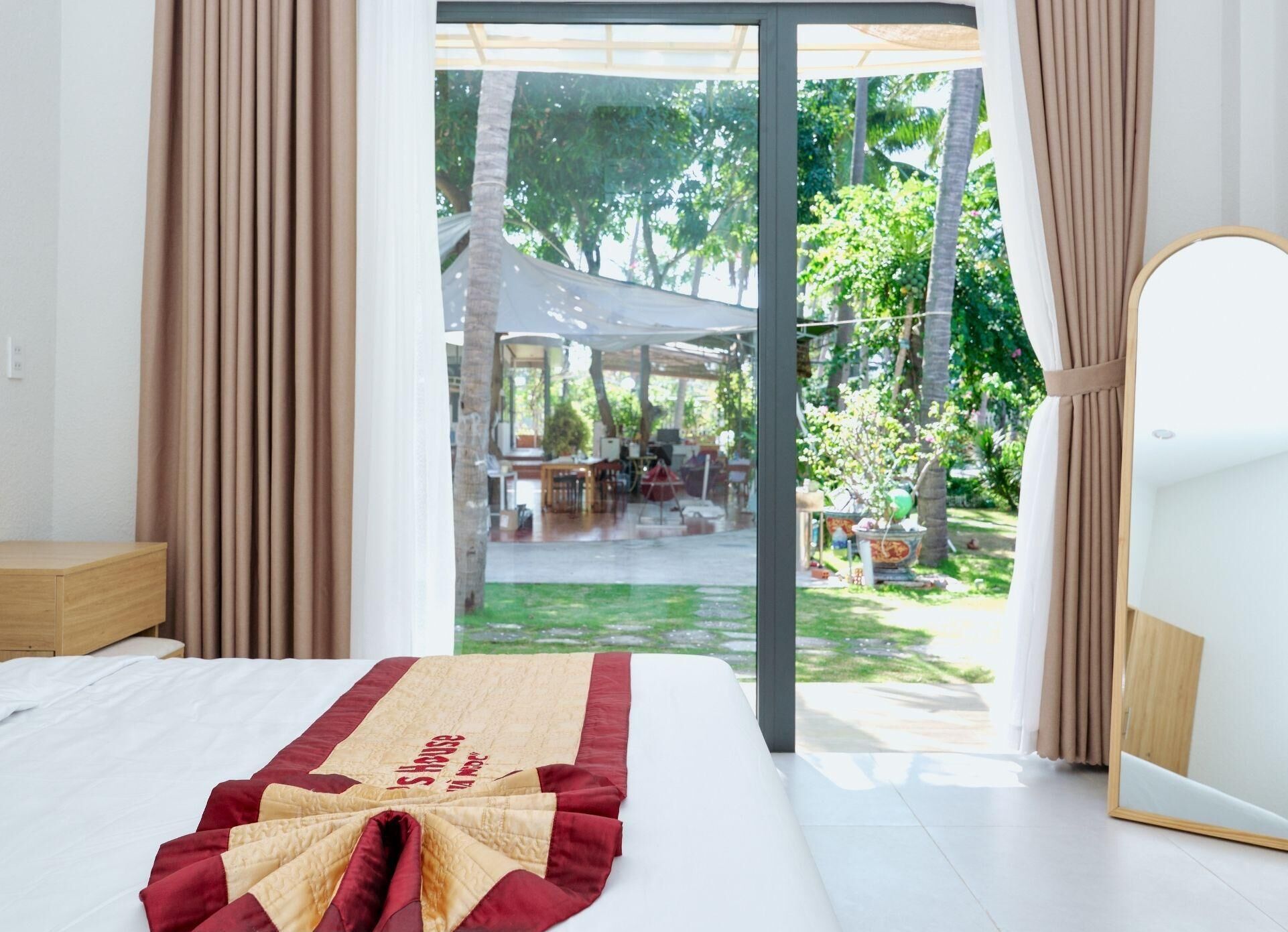 Standard Bungalow, Garden View | Laptop workspace, WiFi (free), bed sheets