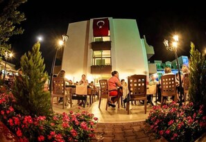 Outdoor dining - THE NIX Hotel Kemer (Kemer)