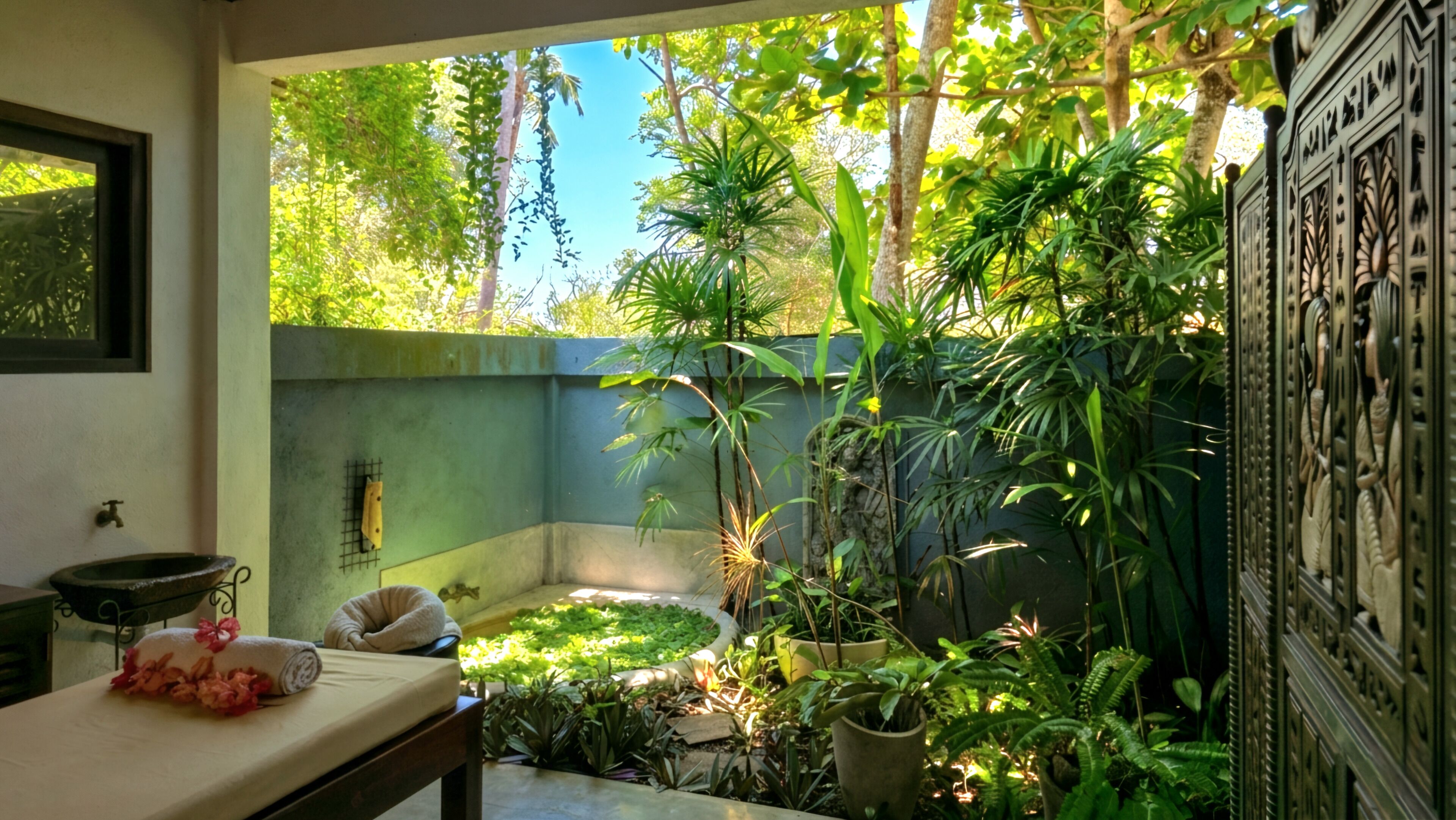 Couples treatment room(s), body treatments, aromatherapy
