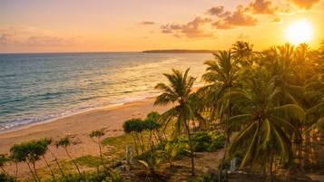 Private beach, free beach cabanas, sun-loungers, beach umbrellas
