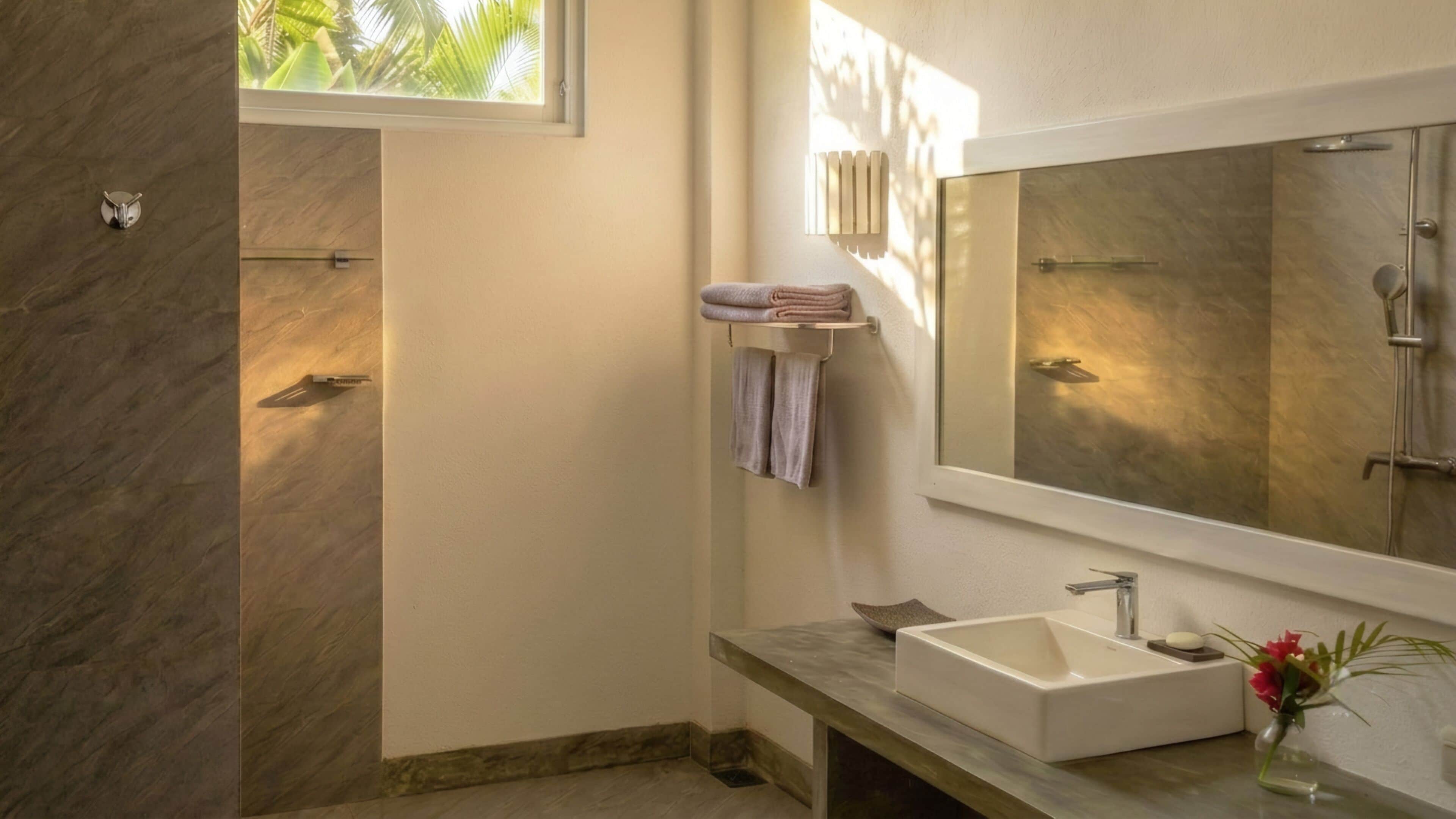 Deluxe Double Room, Ocean View | Bathroom | Shower, free toiletries, hair dryer, towels