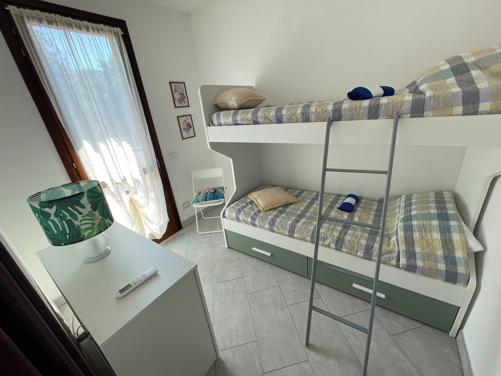 2 bedrooms, desk, iron/ironing board, WiFi (free)