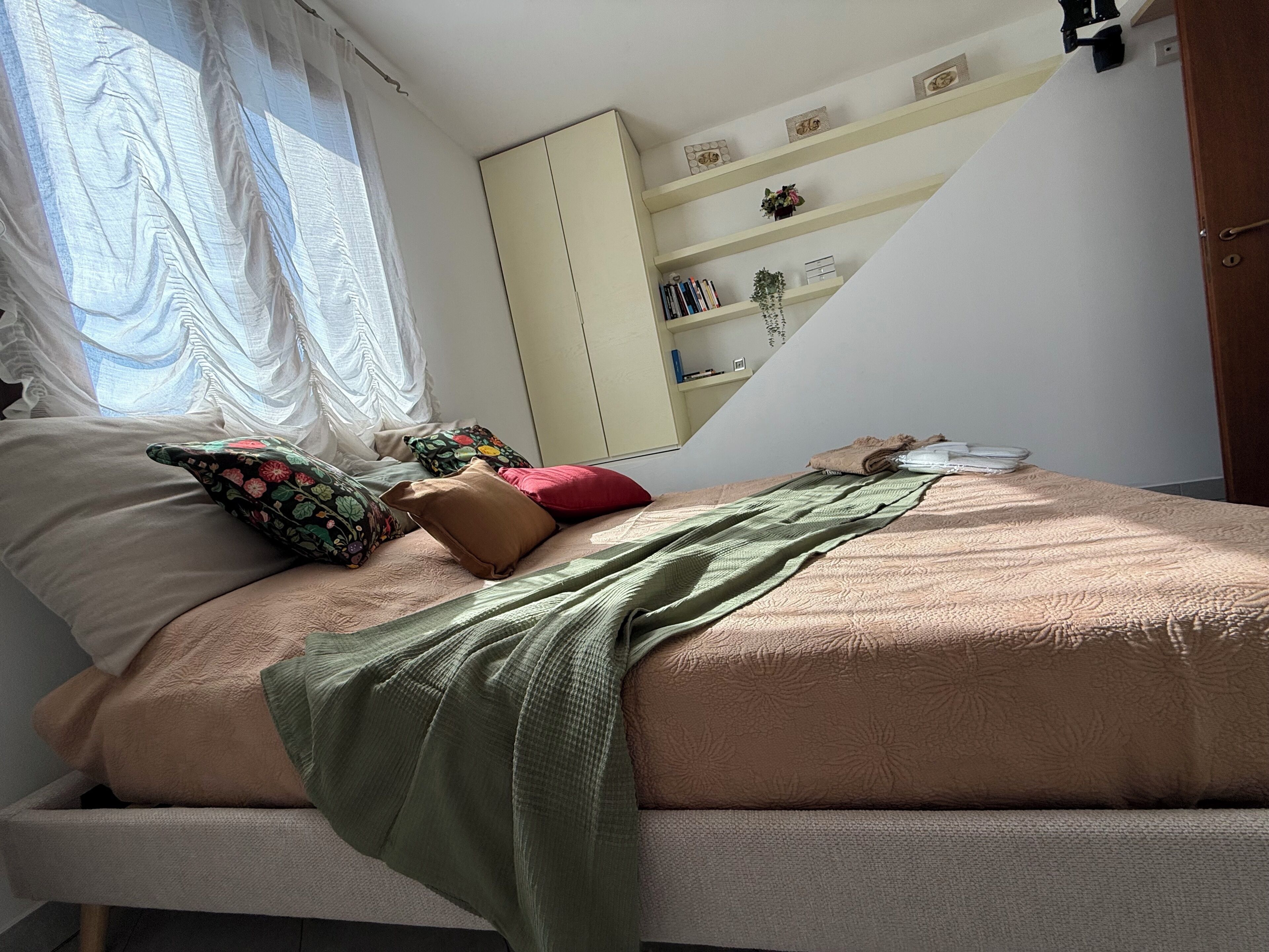 2 camere, una scrivania, ferro/asse da stiro, Wi-Fi gratuito