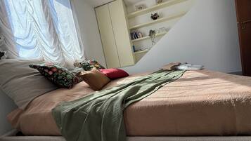 2 camere, una scrivania, ferro/asse da stiro, Wi-Fi gratuito