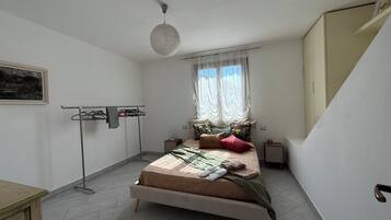2 bedrooms, desk, iron/ironing board, WiFi (free)
