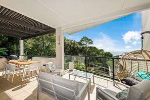 Outdoor dining - Villa Mariposa Coolum Beach (Coolum Beach)