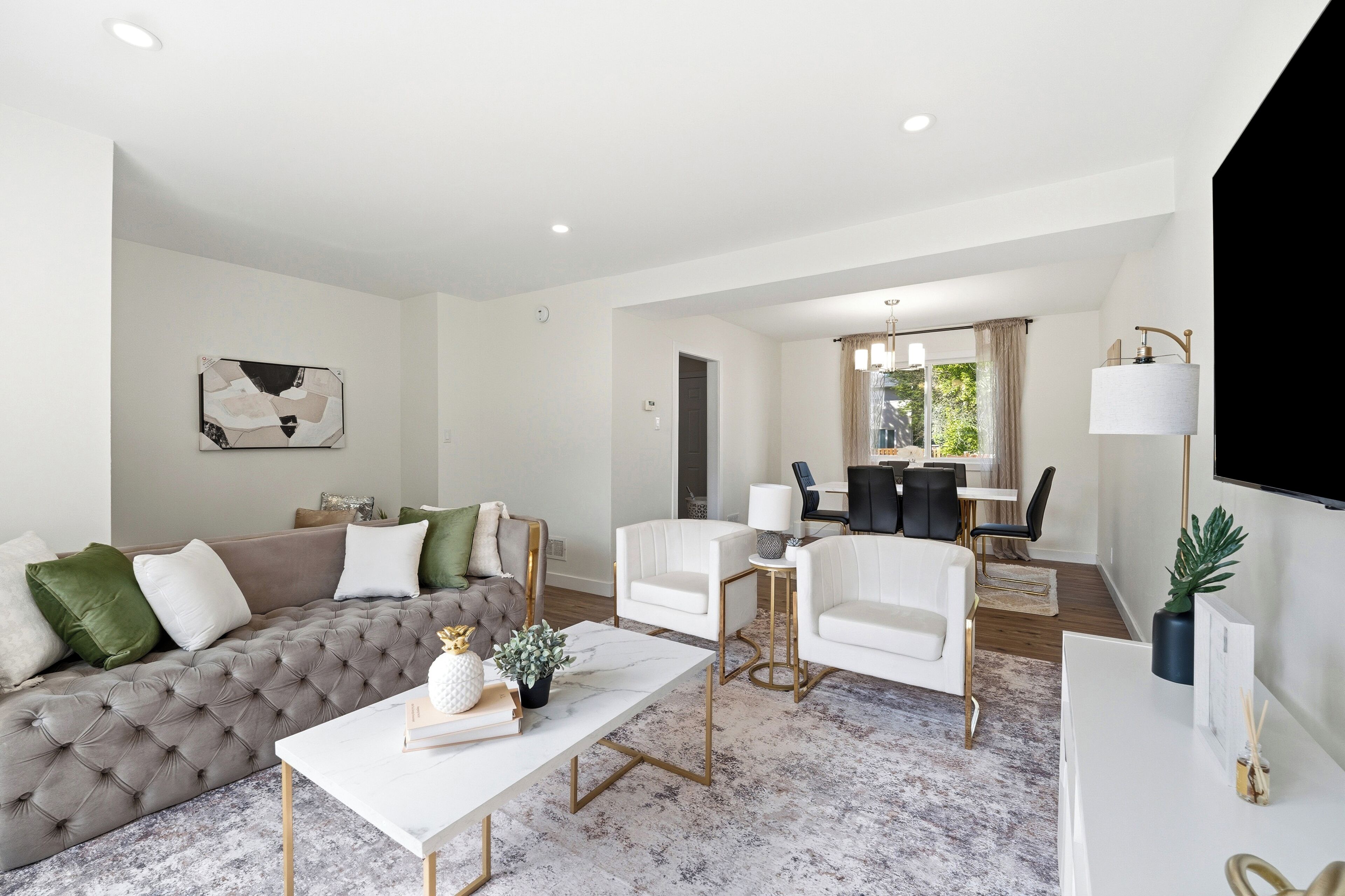 The Ivory House | Elegant 3br Home Near U Of M & Downtown - Winnipeg