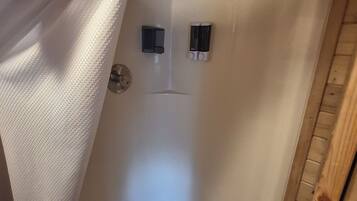 Dusche, Handtücher, Seife, Toilettenpapier