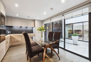 Dining - Buckingham Palace Residences by Aeria Apartments (London)