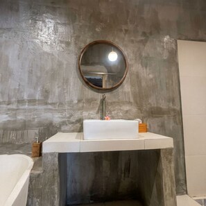 Vila Superior, balkon, pemandangan samudra | Kamar mandi | Perlengkapan mandi gratis, pengering rambut, sabun, dan sampo