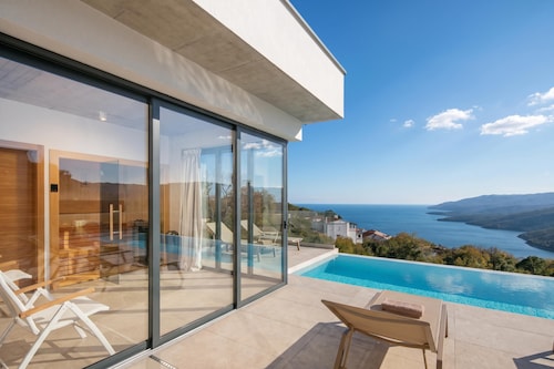 Villa Saturea With Pool & Sauna Near Rabac