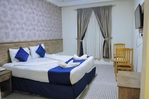 Basic Triple Room | Desk, free WiFi - Retaj Hotel (Makkah)