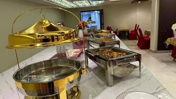 Basic Triple Room | Restaurant