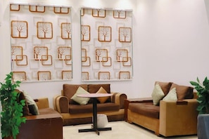 Living area - Retaj Hotel (Makkah)