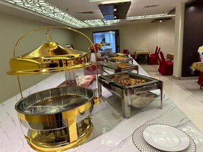 Basic Triple Room | Dining - Retaj Hotel (Makkah)