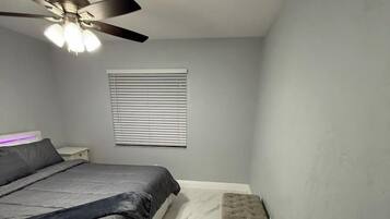 Desk, iron/ironing board, WiFi, bed sheets