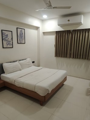 Deluxe Double Room | WiFi (free) - Hotel Royal Stay (Valsad)