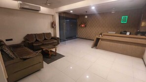 Lobby - Hotel Royal Stay (Valsad)