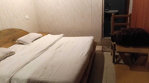 Phòng Tiêu chuẩn, quang cảnh đồi núi