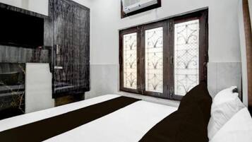 Free WiFi, bed sheets