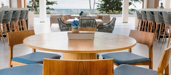 Tahuna Beach Hotel & Resort
