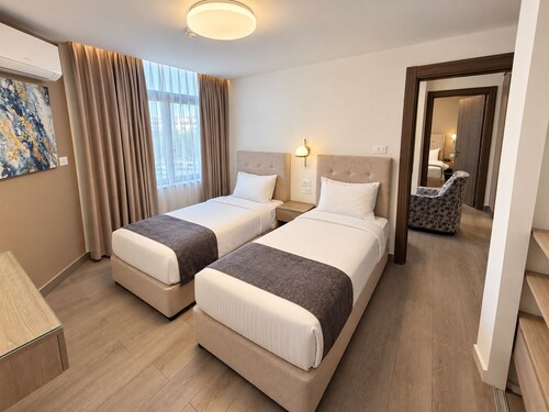 Red Carpet Hotel & Suite