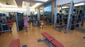 A gym with various exercise equipment, benches, and mirrors. - Ko Olina | Couples Disney Retreat | Lagoon + Pool (Kapolei)