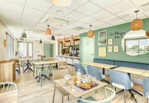 Dining - B&B Hotel La Reunion Aeroport (La Celle-sous-Gouzon)
