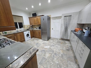 Private kitchen - Snoozeden Wellesley - Near to Slough Station (Cardiff)