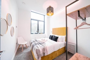 Room - Snoozeden Wellesley - Near to Slough Station (Cardiff)