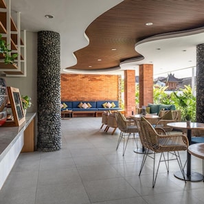 Outdoor dining - Aralea Co Living (Denpasar)