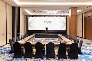 Meeting facility