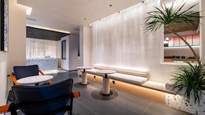 A modern interior with a seating area, a plant, and a view of a room with a window. - Chengdu Tianfu Square Chunxi Road Pagoda Premium Hotel (Chengdu)