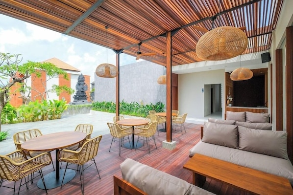 Outdoor dining