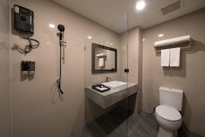 Bathroom - Surestay Plus by Best Western Ramkhamhaeng Airport Rail Link Bangkok (Bangkok)