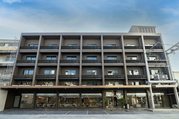 Exterior - Surestay Plus by Best Western Ramkhamhaeng Airport Rail Link Bangkok (Bangkok)