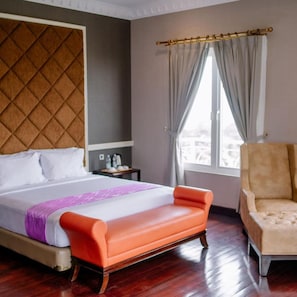 Room - Beth Kasegaran Theresia (Megamendung)