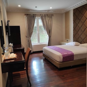 Room - Beth Kasegaran Theresia (Megamendung)