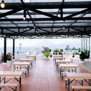 Outdoor dining - Beth Kasegaran Theresia (Megamendung)