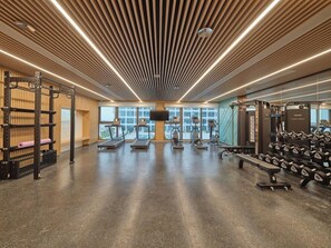 A gym with treadmills, elliptical machines, and weight benches. - Hilton Garden Inn Guangzhou Baiyun Airport (Guangzhou)