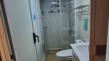 Dusche, Handtücher, Seife, Toilettenpapier