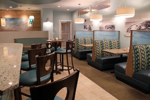 Dining - Relax w/ Stunning Ocean Views in This Beachfront Retreat | Onsite Pool Access (Daytona Beach)